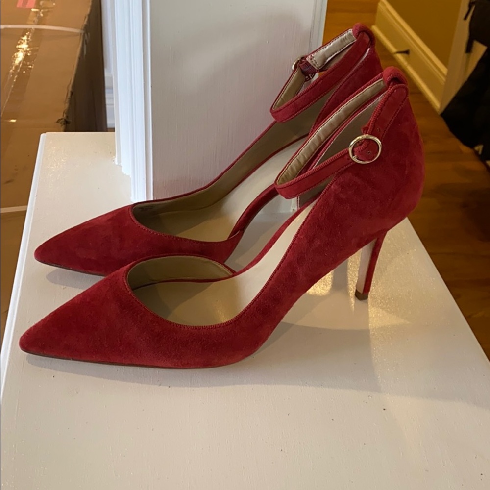 Ann Taylor 3 1/2 inch red suede like heels size 9